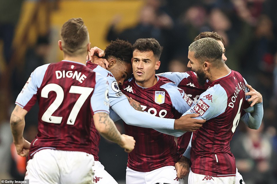 Coutinho rực sáng ngày tái xuất, Man United ôm hận ở Villa Park