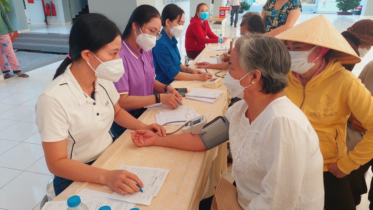 VWS chăm lo Tết cho người ngh&egrave;o ở B&igrave;nh Ch&aacute;nh - Ảnh 2.