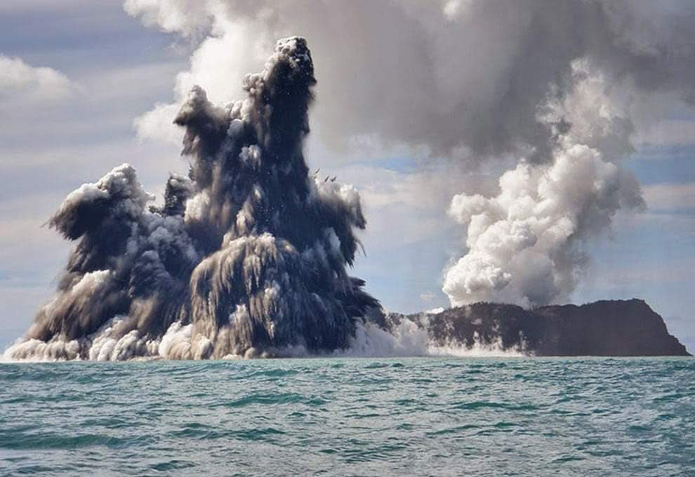 Tonga "thiệt hại diện rộng" sau trận núi lửa phun kèm động đất, sóng thần