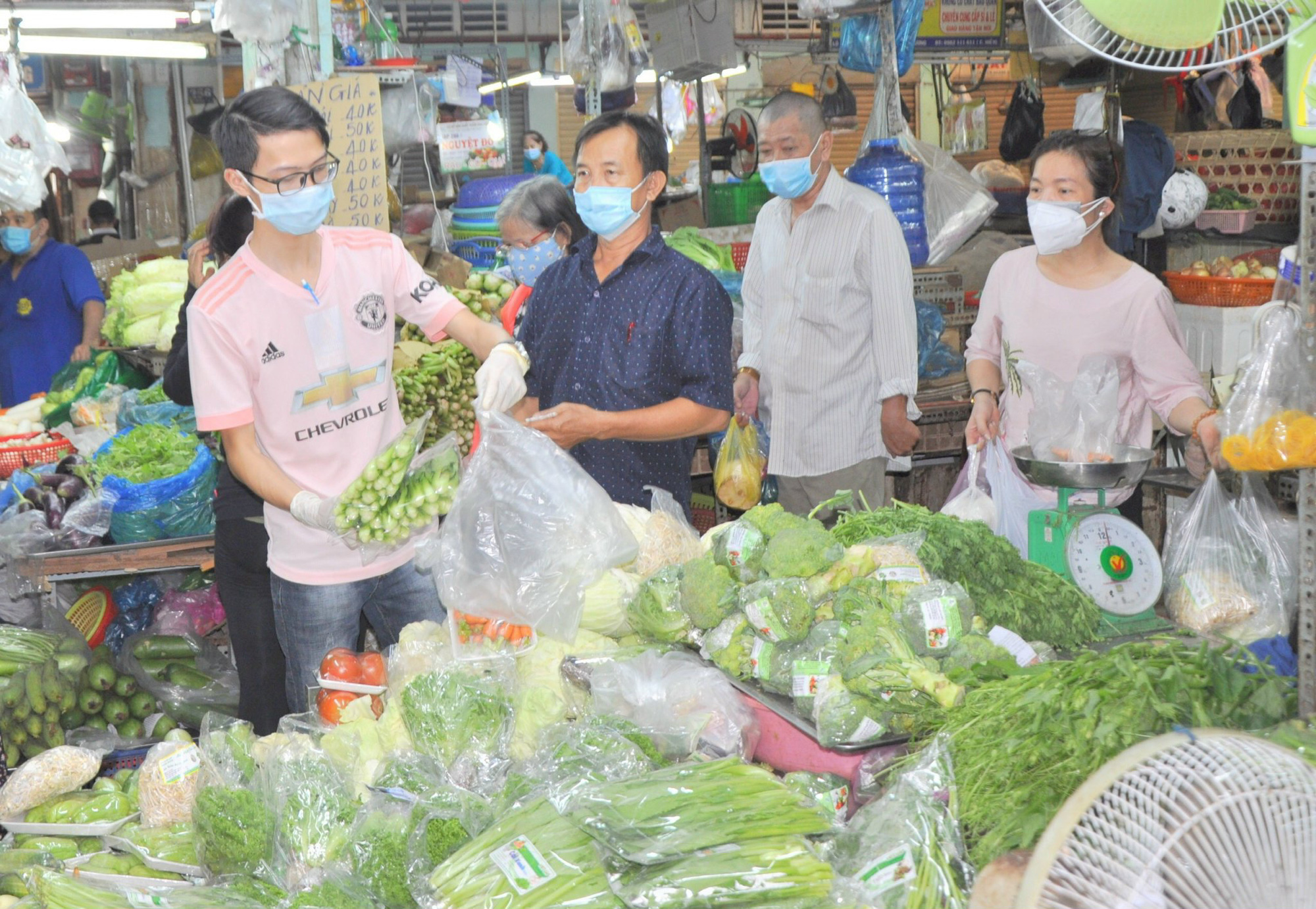 Gần 100% chợ tại TP HCM hoạt động trở lại