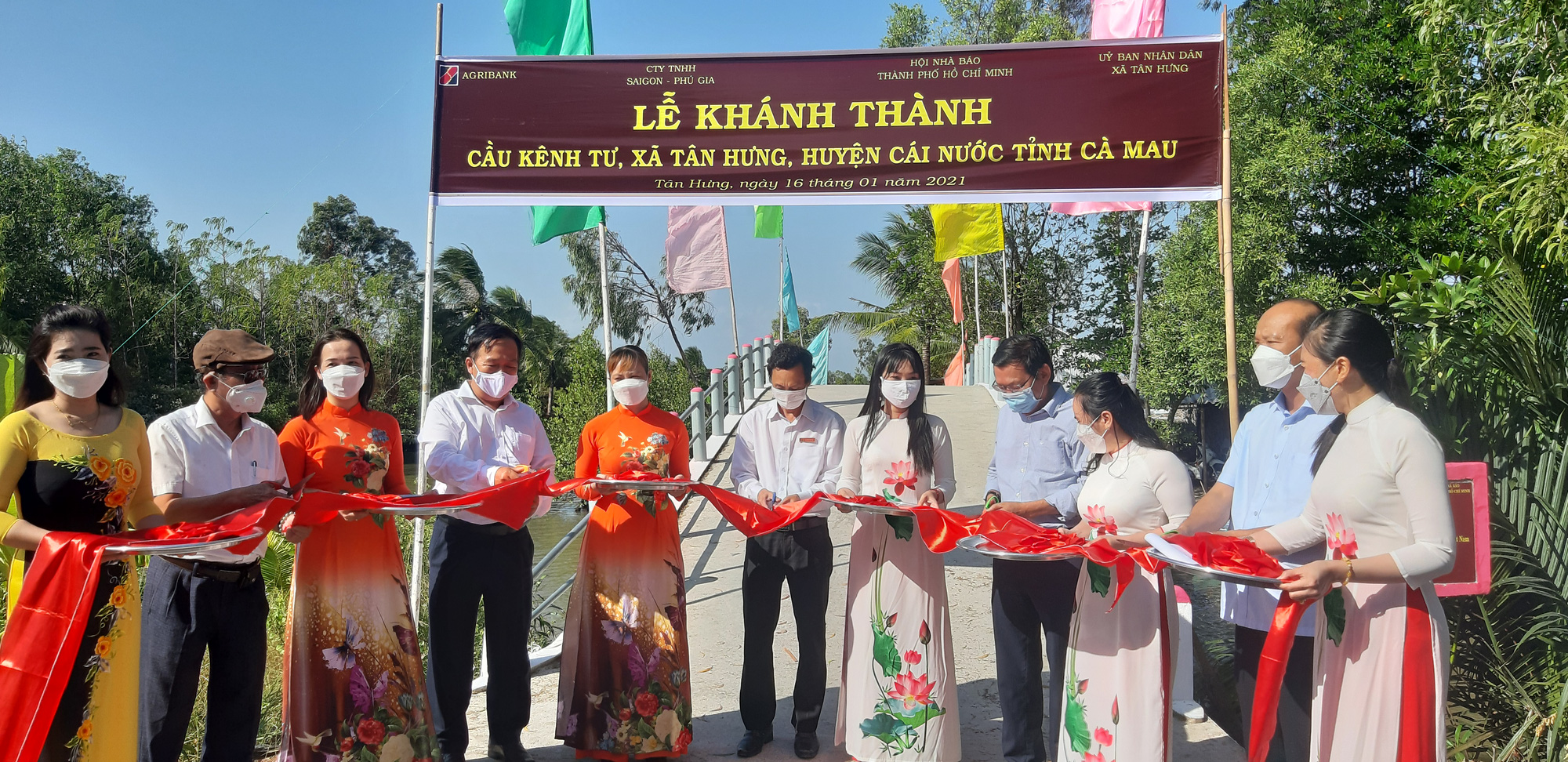 Agribank tài trợ 250 triệu đồng xây cầu Kênh Tư ở Cà Mau