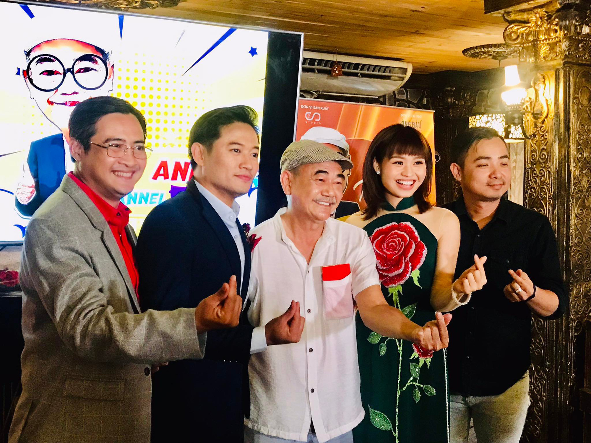 NSND Việt Anh ra mắt kênh YouTube với chủ đề "Chuyện tử tế"