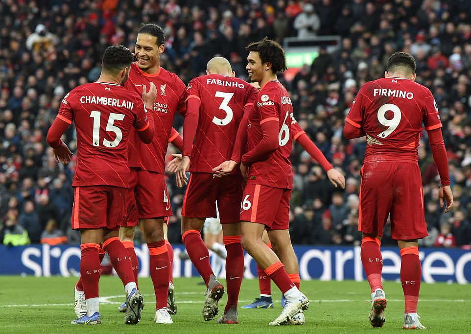 Sao Nhật Bản lập công chuộc lỗi, Liverpool chiếm ngôi nhì bảng Ngoại hạng Anh