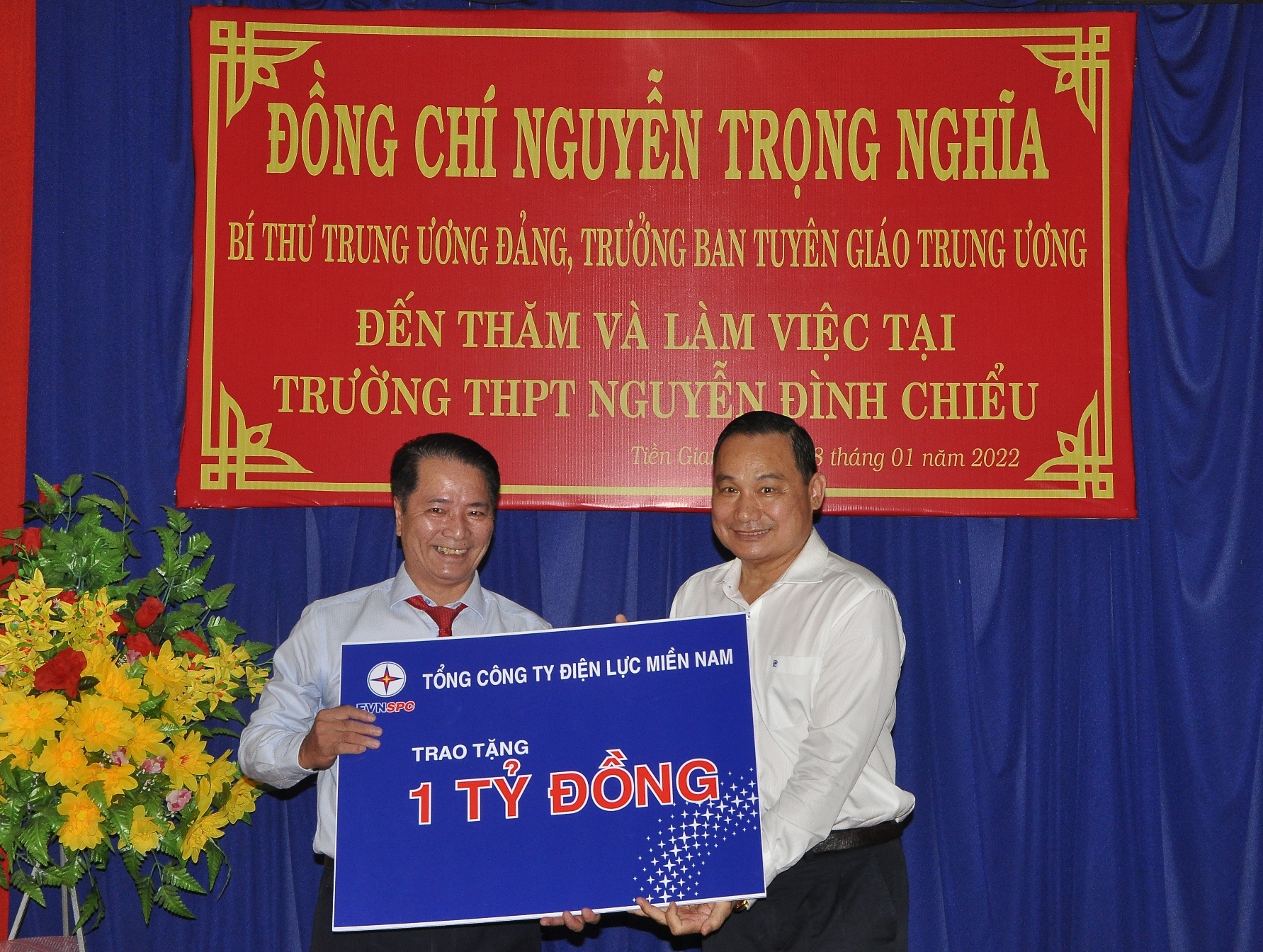 B&iacute; Thư Trung ương Đảng thăm, ch&uacute;c Tết, tặng qu&agrave; tại Tiền Giang - Ảnh 2.