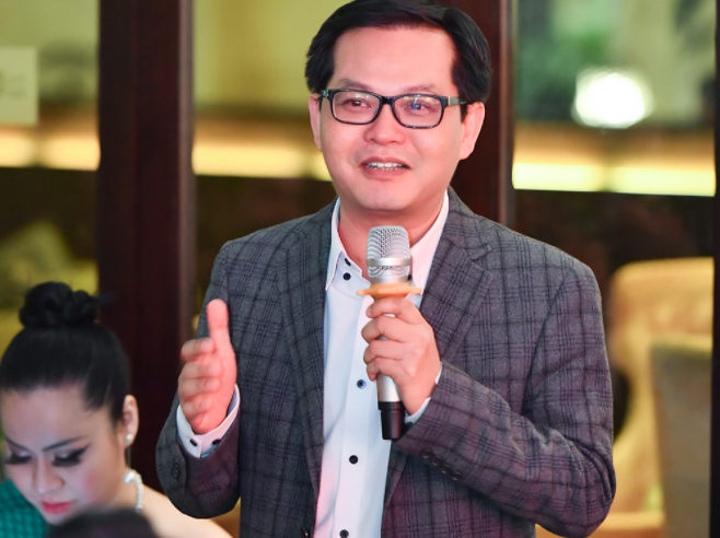 Nữ doanh nhân hóa táo quân cực hài hước khiến NSND cũng phải bất ngờ - Ảnh 2.