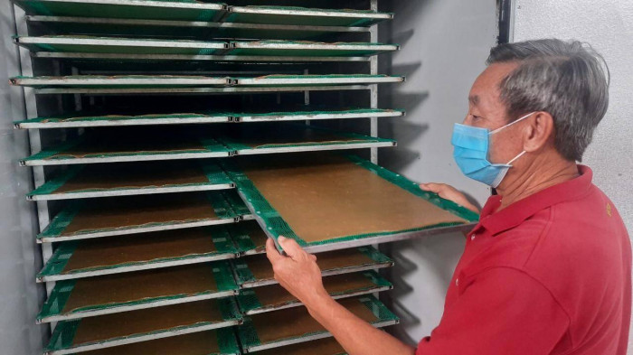 Nhộn nhịp làng nghề bánh phồng tôm đặc sản ở Cà Mau - Ảnh 5.