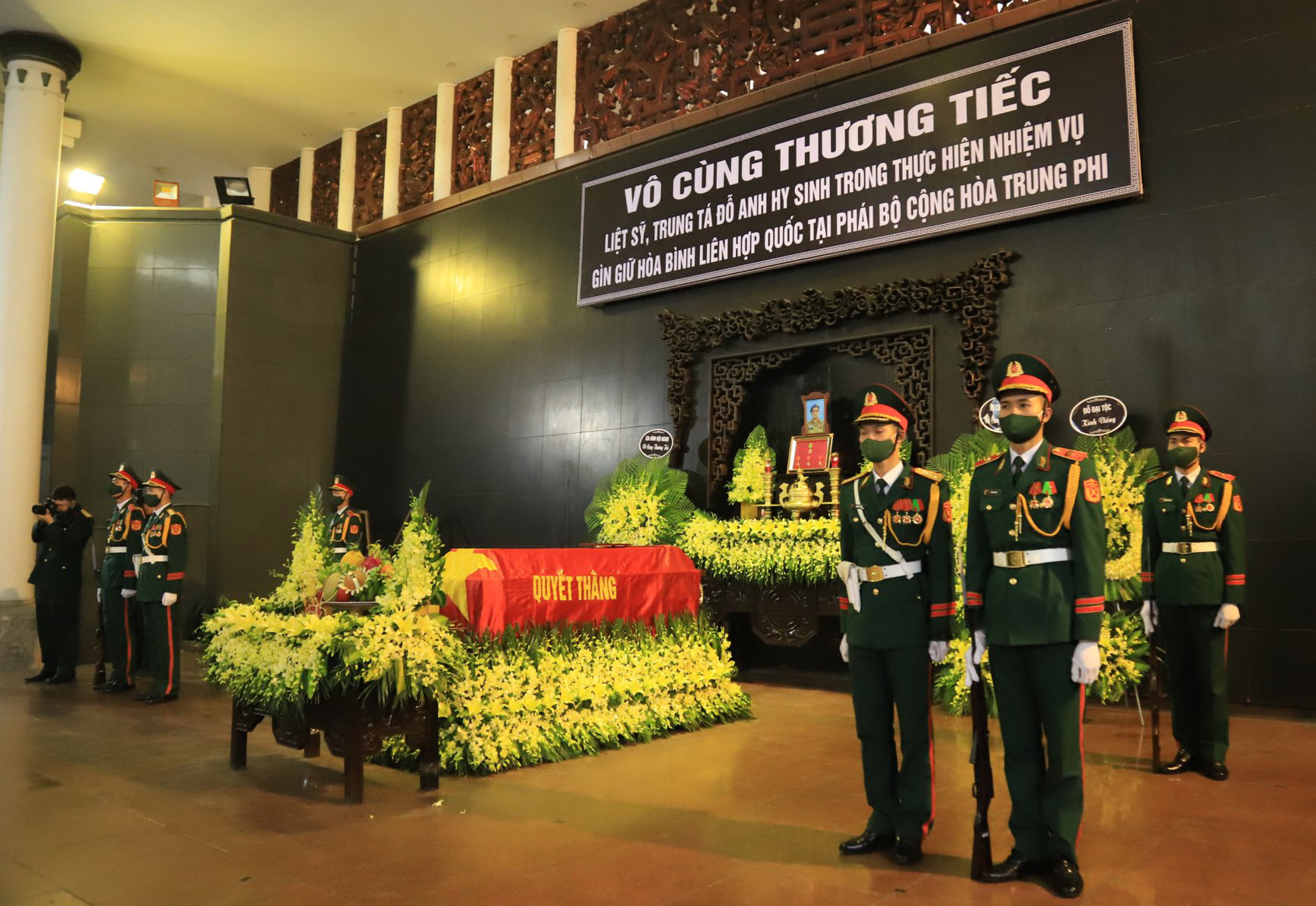 Tiễn đưa sĩ quan hy sinh khi làm nhiệm vụ gìn giữ hòa bình Liên Hiệp Quốc