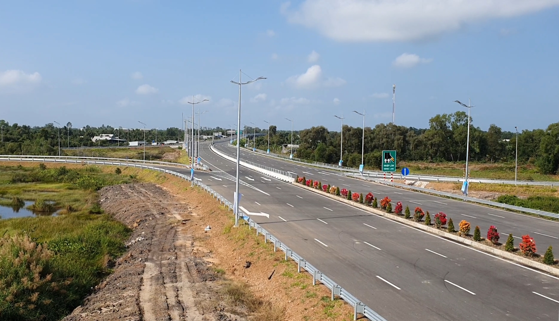 Chủ tịch nước ph&aacute;t lệnh th&ocirc;ng xe kỹ thuật tuyến cao tốc Trung Lương - Mỹ Thuận - Ảnh 10.