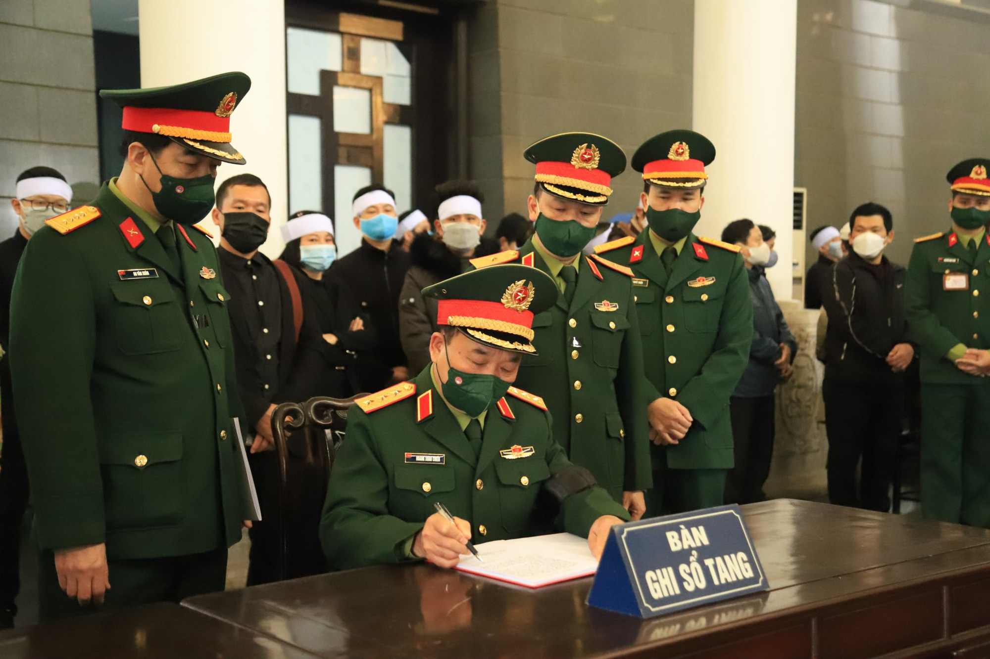 Tiễn đưa sĩ quan hy sinh khi làm nhiệm vụ gìn giữ hòa bình Liên Hiệp Quốc - Ảnh 11.