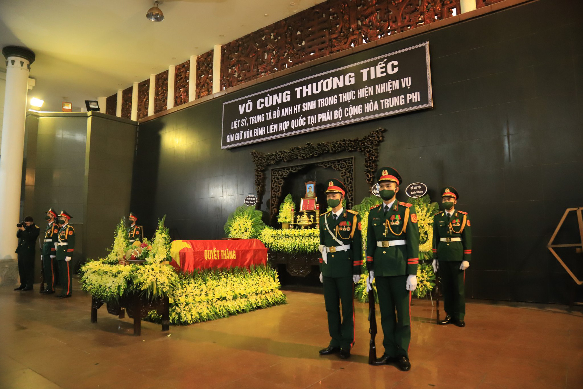 Tiễn đưa sĩ quan hy sinh khi làm nhiệm vụ gìn giữ hòa bình Liên Hiệp Quốc - Ảnh 1.