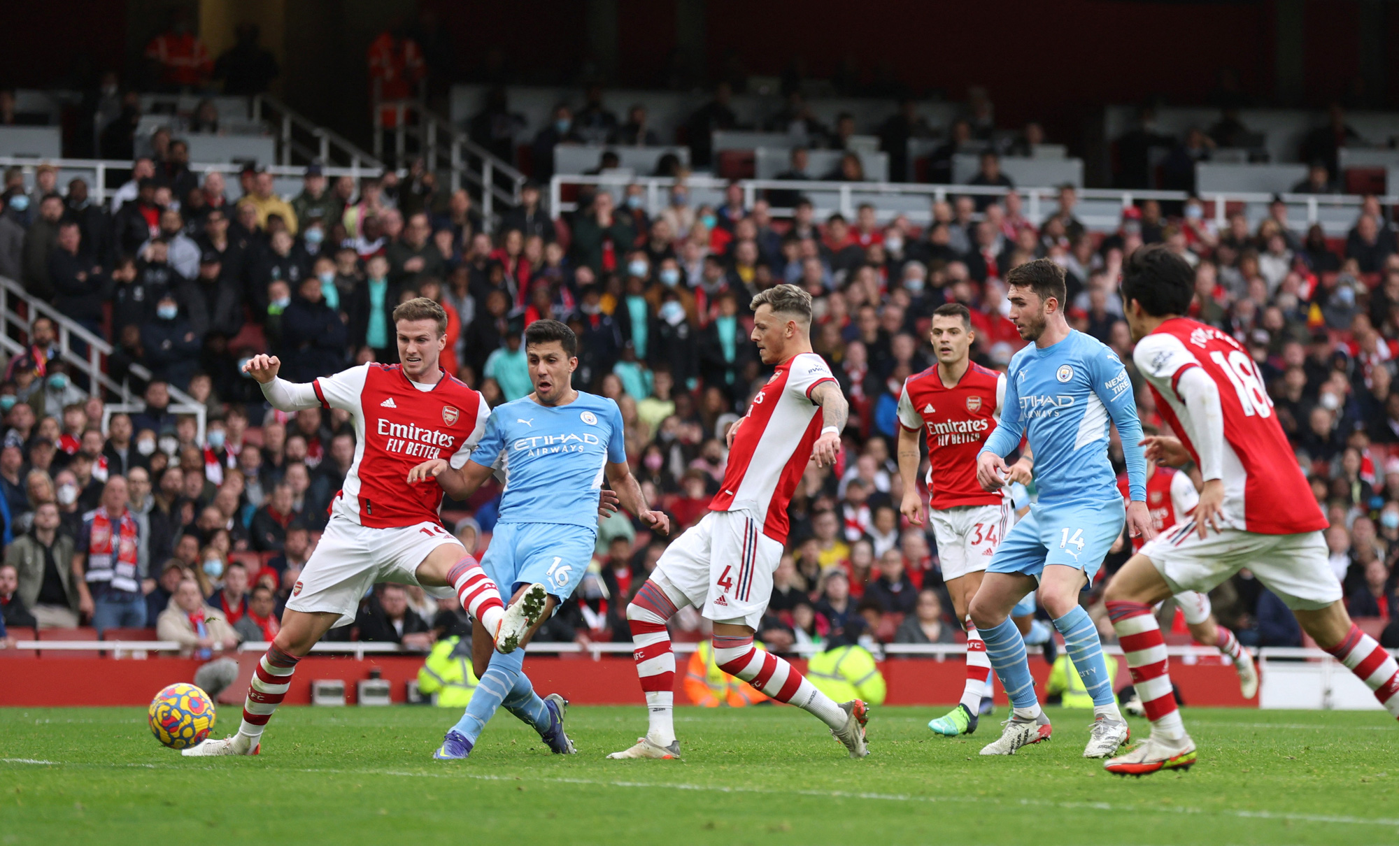 Man City thống trị sân cỏ nước Anh