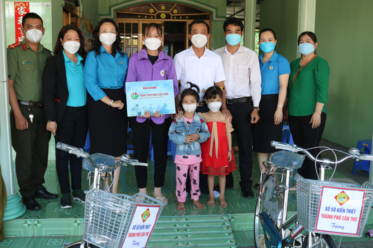"Tình thương cho em" đến với 10 trẻ mồ côi vì Covid-19 ở Cần Thơ