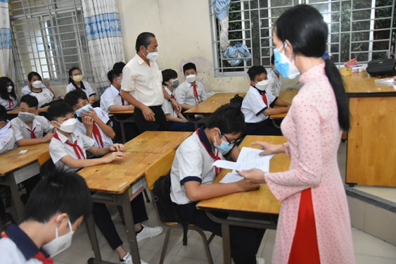 Chắt chiu thưởng Tết giáo viên