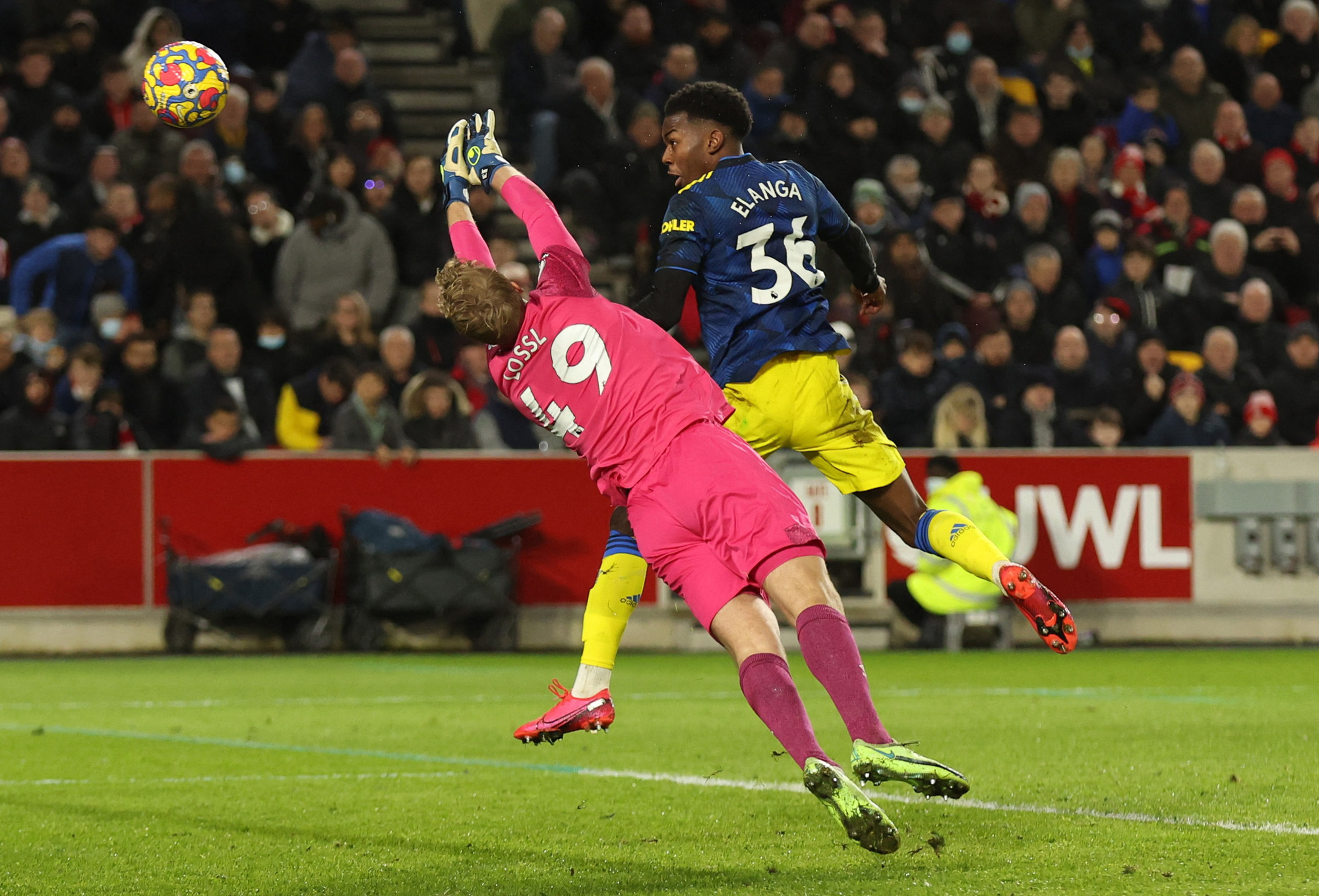 Sao trẻ tỏa s&aacute;ng, Man United b&ugrave;ng nổ hạ chủ nh&agrave; Brentford - Ảnh 4.
