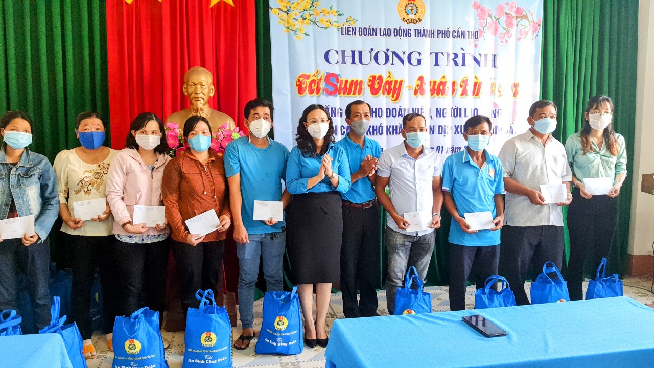 Cần Thơ: Trao Mái ấm Công đoàn và quà Tết cho đoàn viên - Ảnh 3.