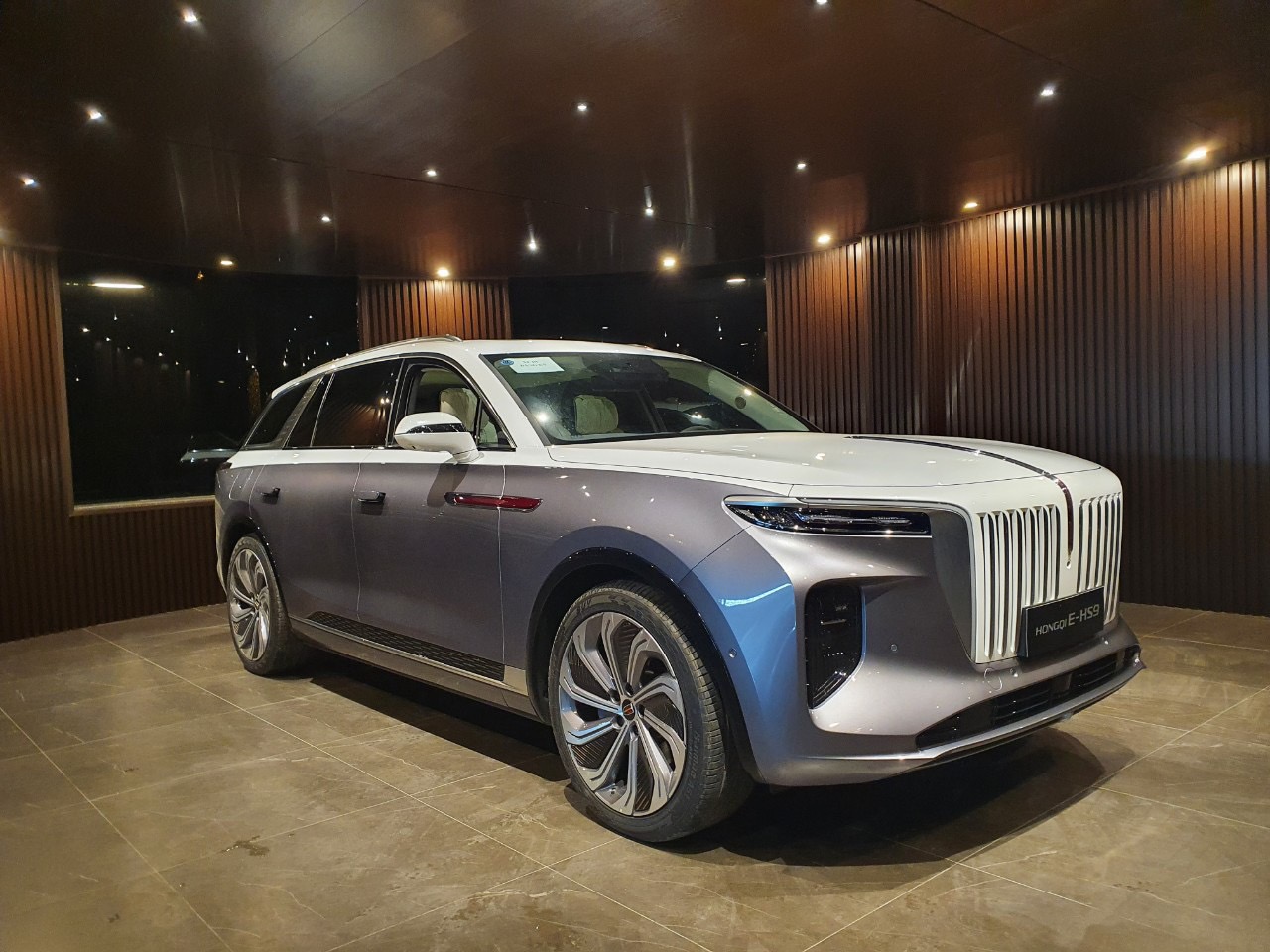 Xe sang Trung Quốc đổ bộ vào Việt Nam, giá hơn 3,6 tỉ đồng