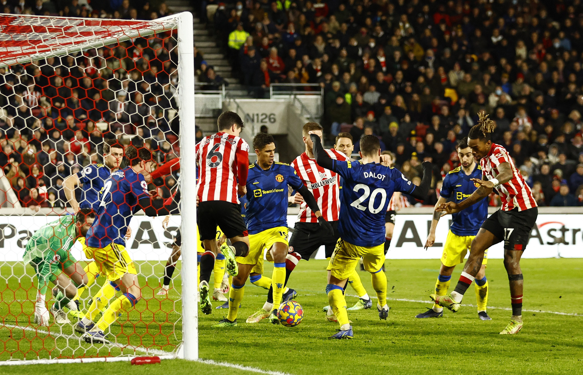 Sao trẻ tỏa s&aacute;ng, Man United b&ugrave;ng nổ hạ chủ nh&agrave; Brentford - Ảnh 7.