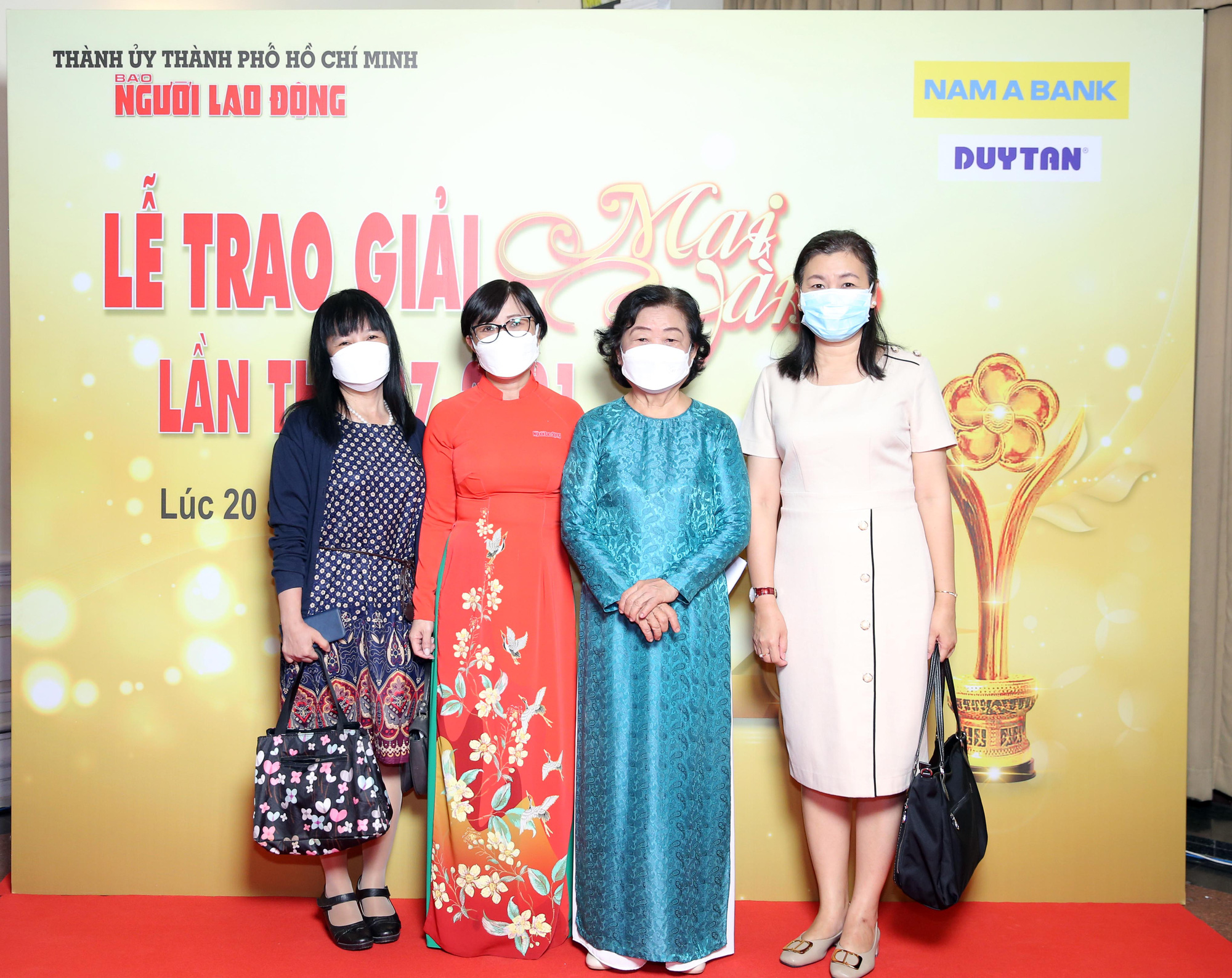 Văn nghệ sĩ h&aacute;o hức đến dự Lễ trao Giải Mai V&agrave;ng lần thứ 27-2021 - Ảnh 1.