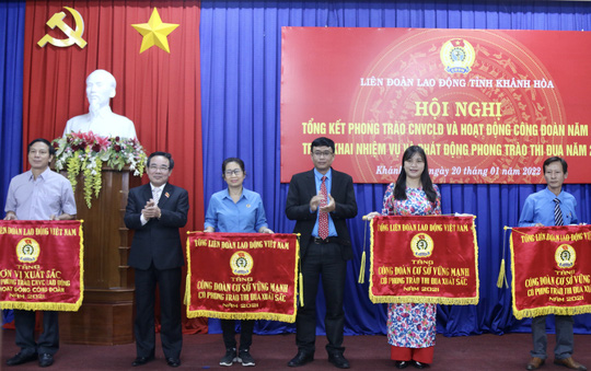 Kh&aacute;nh Ho&agrave;: Hơn 5,6 tỉ đồng chăm lo cho đo&agrave;n vi&ecirc;n - lao động bị ảnh hưởng bởi dịch bệnh - Ảnh 1.