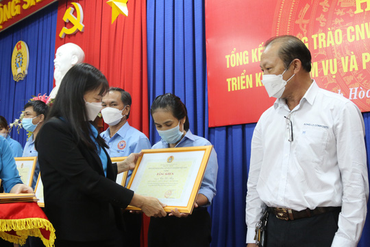 Kh&aacute;nh Ho&agrave;: Hơn 5,6 tỉ đồng chăm lo cho đo&agrave;n vi&ecirc;n - lao động bị ảnh hưởng bởi dịch bệnh - Ảnh 2.