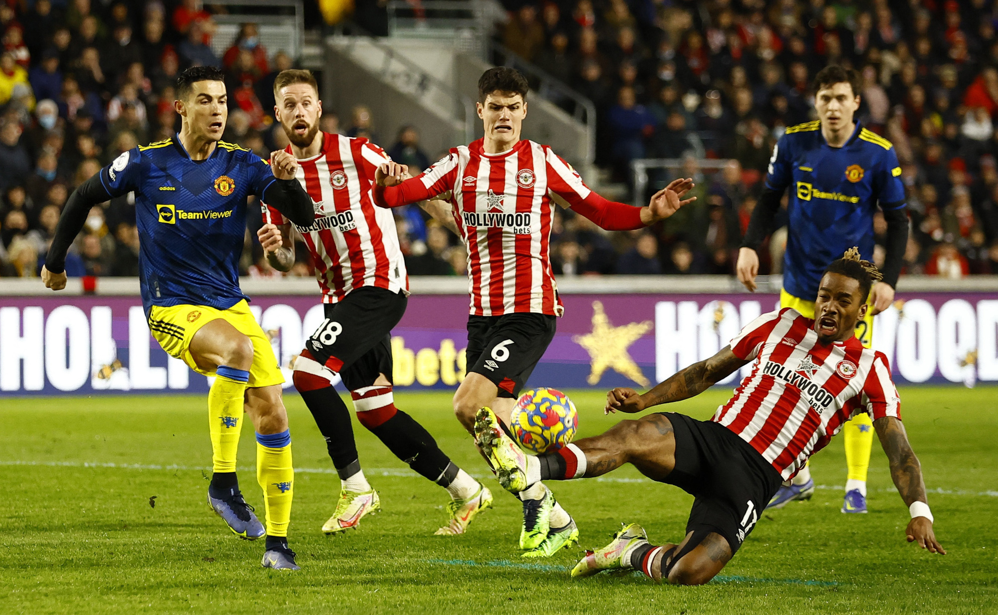 Sao trẻ tỏa s&aacute;ng, Man United b&ugrave;ng nổ hạ chủ nh&agrave; Brentford - Ảnh 1.