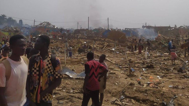 Nổ lớn qu&eacute;t sạch to&agrave;n bộ thị trấn ở Ghana, 76 người thương vong - Ảnh 2.