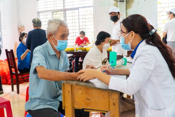 250 người dân Bến Tre được khám bệnh miễn phí