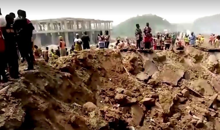 Nổ lớn qu&eacute;t sạch to&agrave;n bộ thị trấn ở Ghana, 76 người thương vong - Ảnh 4.