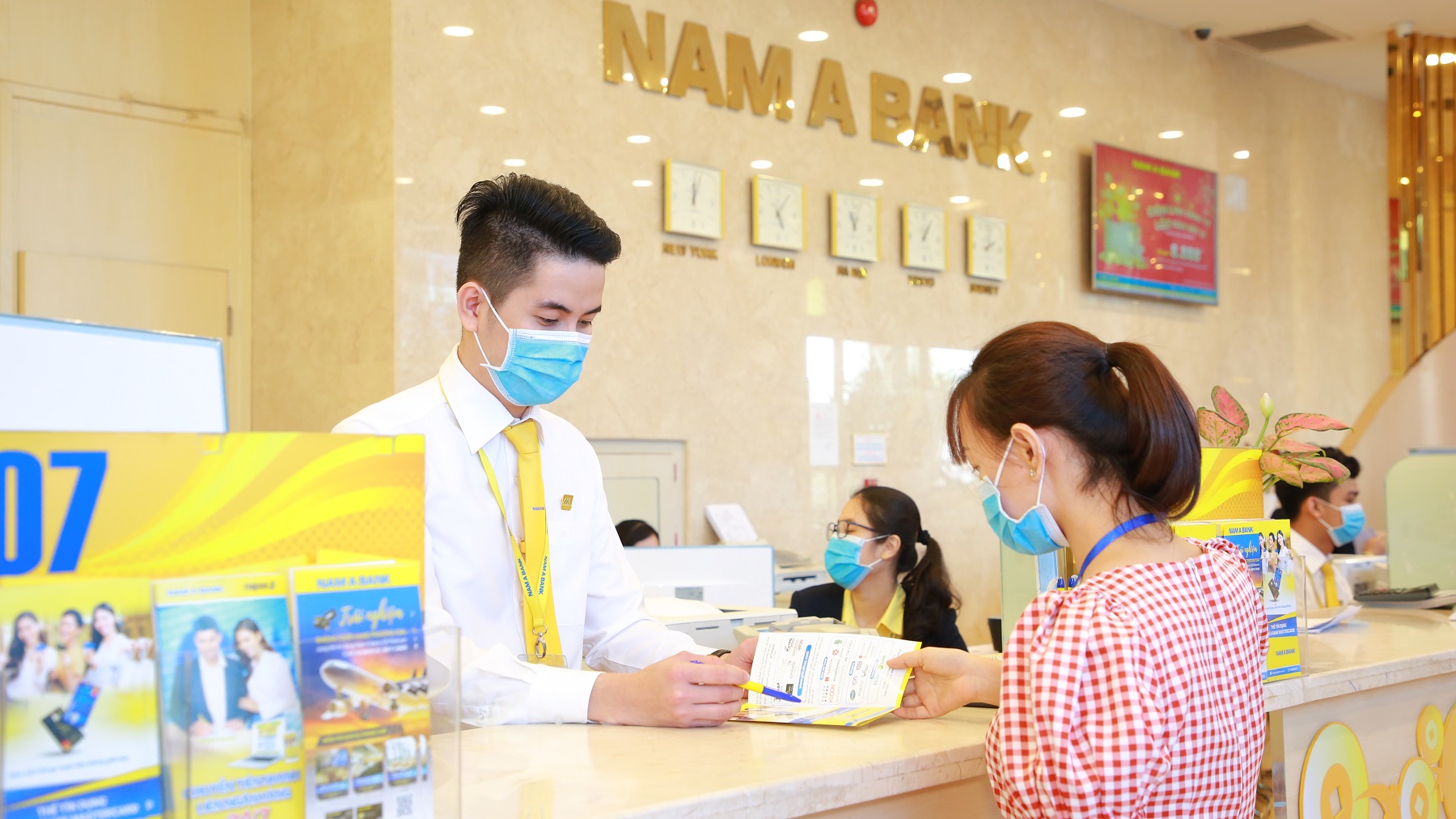 Ngân hàng không nghỉ tết - Ảnh 1.