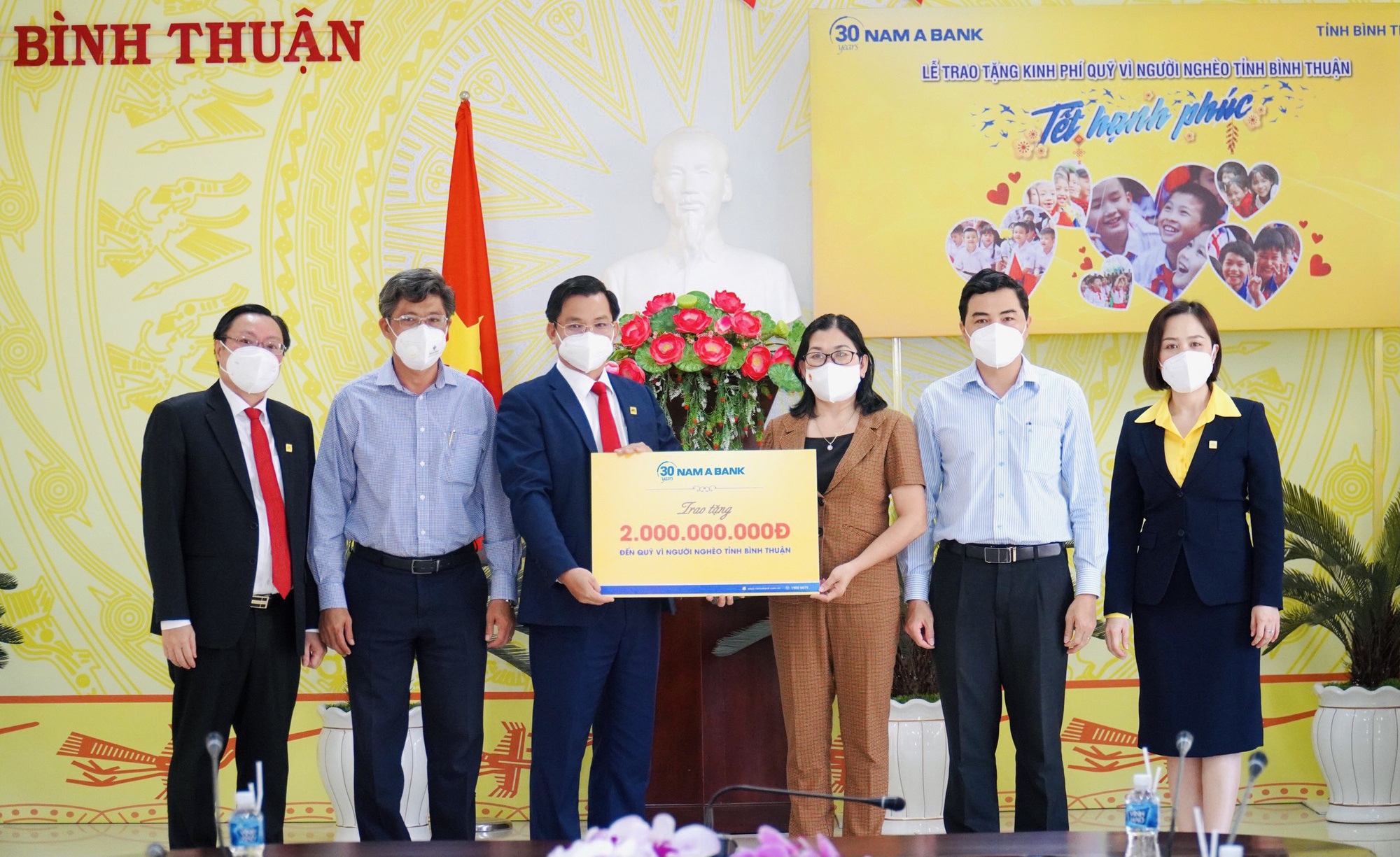 NAM A BANK mang tết hạnh ph&uacute;c đến những mảnh đời kh&oacute; khăn - Ảnh 5.