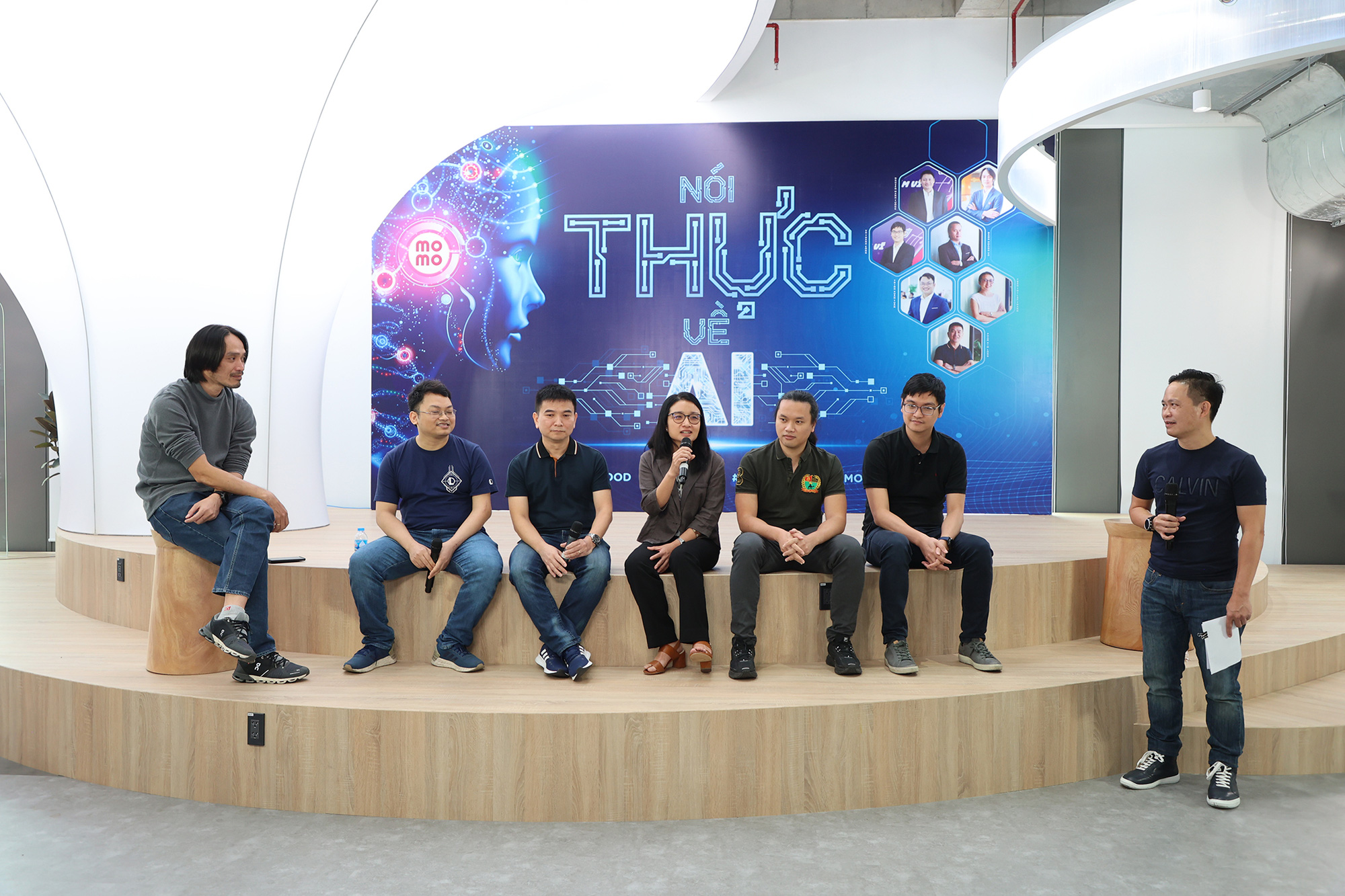 MoMo giới thiệu AI Committee, kỳ vọng “bình dân hóa” trí tuệ nhân tạo - Ảnh 1. MoMo giới thiệu AI Committee, kỳ vọng “bình dân hóa” trí tuệ nhân tạo - Ảnh 1.