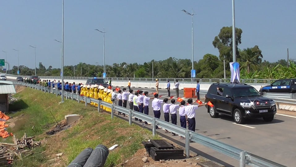 Tuyến cao tốc Trung Lương - Mỹ Thuận: &Ocirc;t&ocirc; được lưu th&ocirc;ng tr&ecirc;n trong dịp Tết Nh&acirc;m Dần - Ảnh 2.