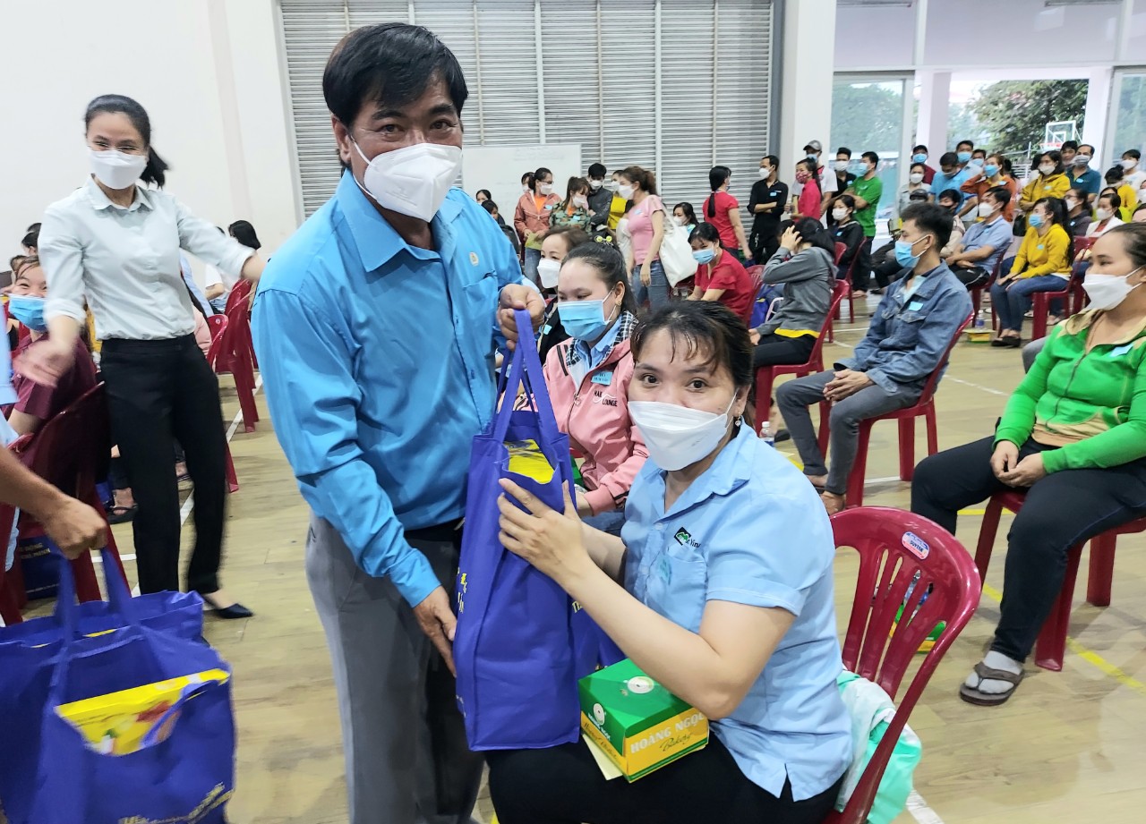 Tưng bừng Tết sum vầy của c&ocirc;ng nh&acirc;n, lao động huyện H&oacute;c M&ocirc;n, TP HCM - Ảnh 2.