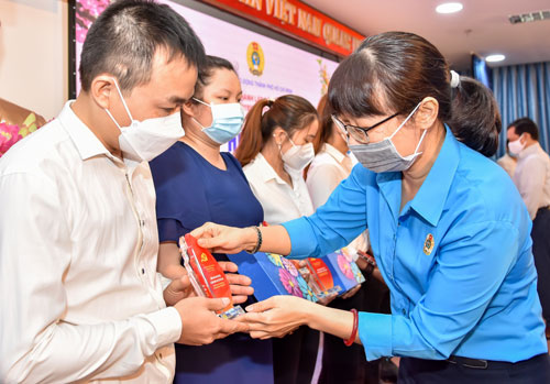 Vào Đảng để cống hiến, trưởng thành