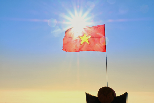 Cuộc thi ảnh &ldquo;Thi&ecirc;ng li&ecirc;ng cờ Tổ quốc&rdquo;: M&ugrave;a xu&acirc;n đến - Ảnh 1.