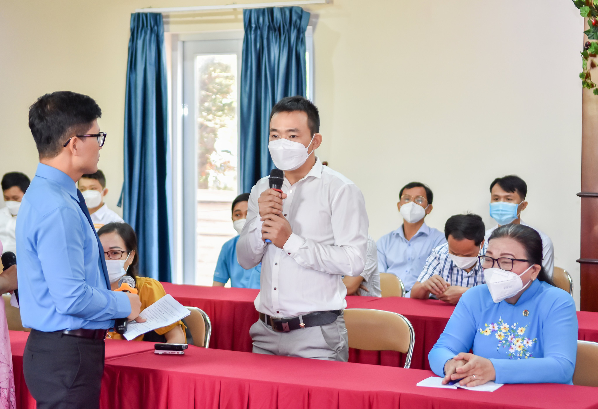 Công nhân trực tiếp sản xuất tự hào khi được đứng trong hàng ngũ Đảng