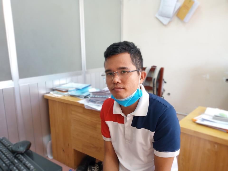Bắt đối tượng l&agrave;m giả giấy tờ mang đi cầm cố - Ảnh 1.