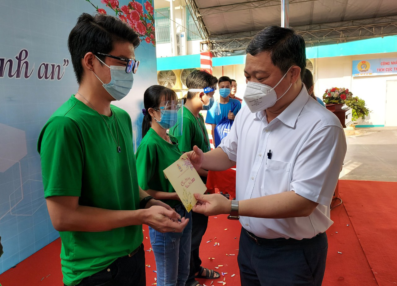 Hàng ngàn công nhân vui Tết sum vầy - Xuân bình an - Ảnh 1.