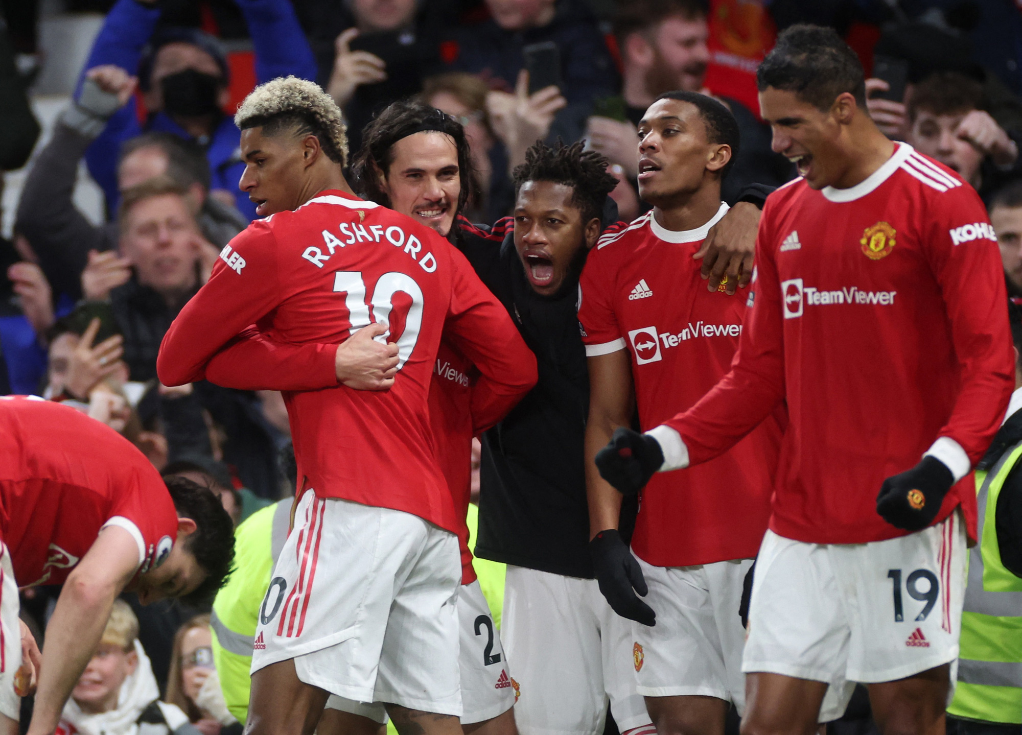 Rashford ghi bàn đầy tranh cãi, Man United trở lại Top 4 Ngoại hạng