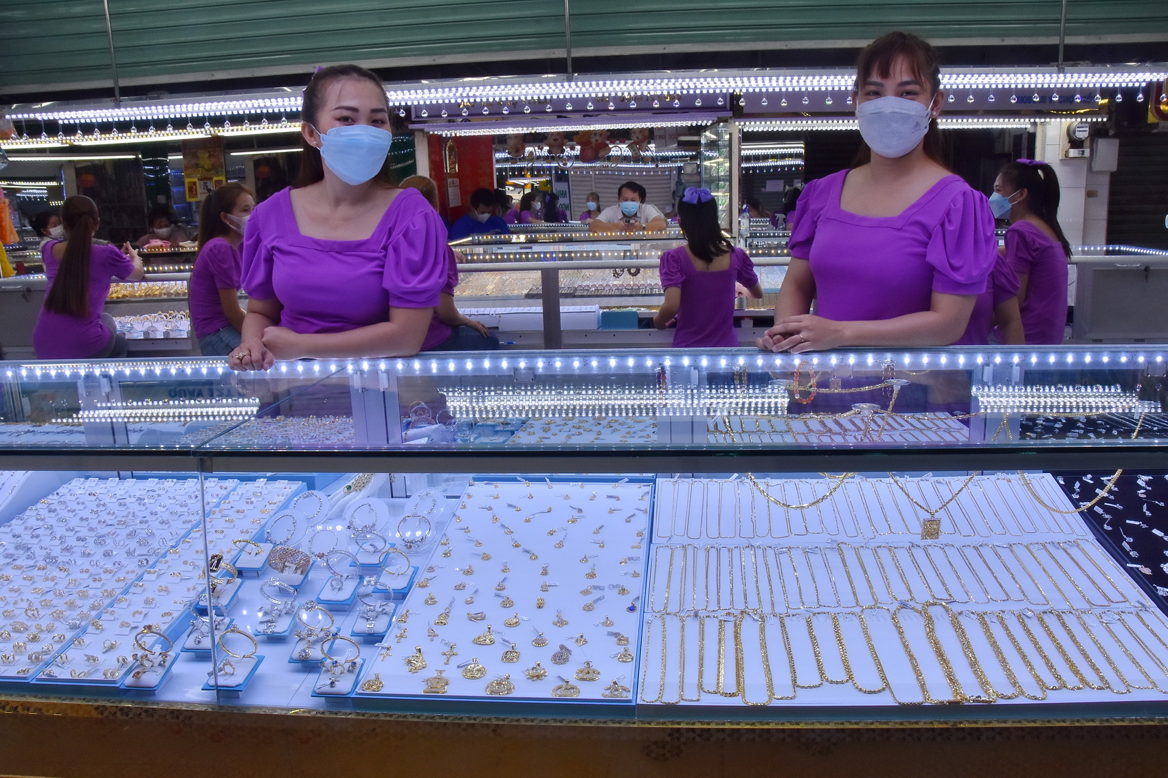 Giá vàng hôm nay 23-1: Vàng SJC biến động mạnh, bỏ xa vàng nhẫn