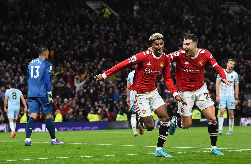 Rashford ghi bàn đầy tranh cãi, Man United trở lại Top 4 Ngoại hạng - Ảnh 5.