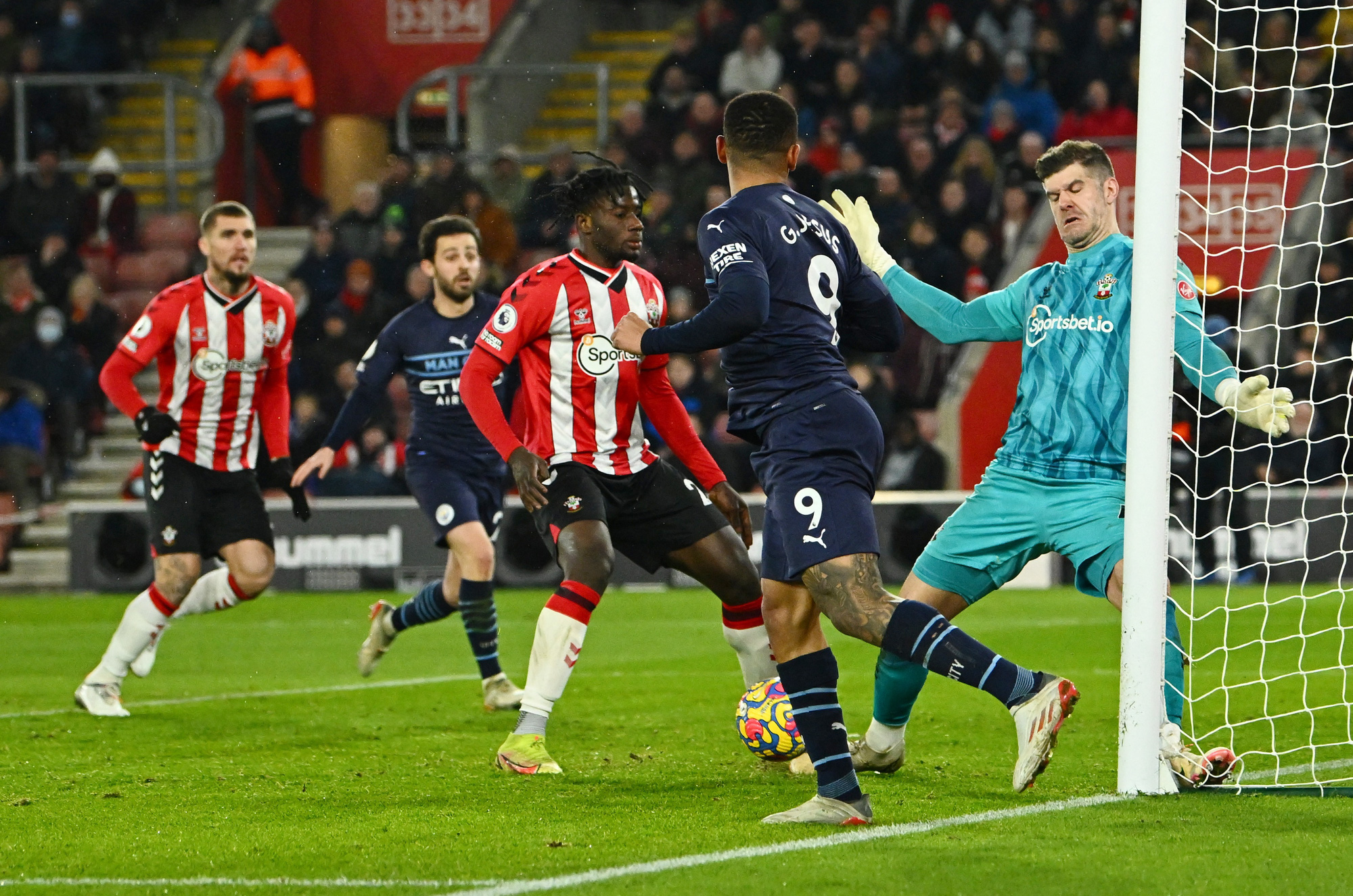 Chủ nh&agrave; Southampton su&yacute;t gieo sầu, Man City đứt mạch thắng ở St.Mary&rsquo;s - Ảnh 6.