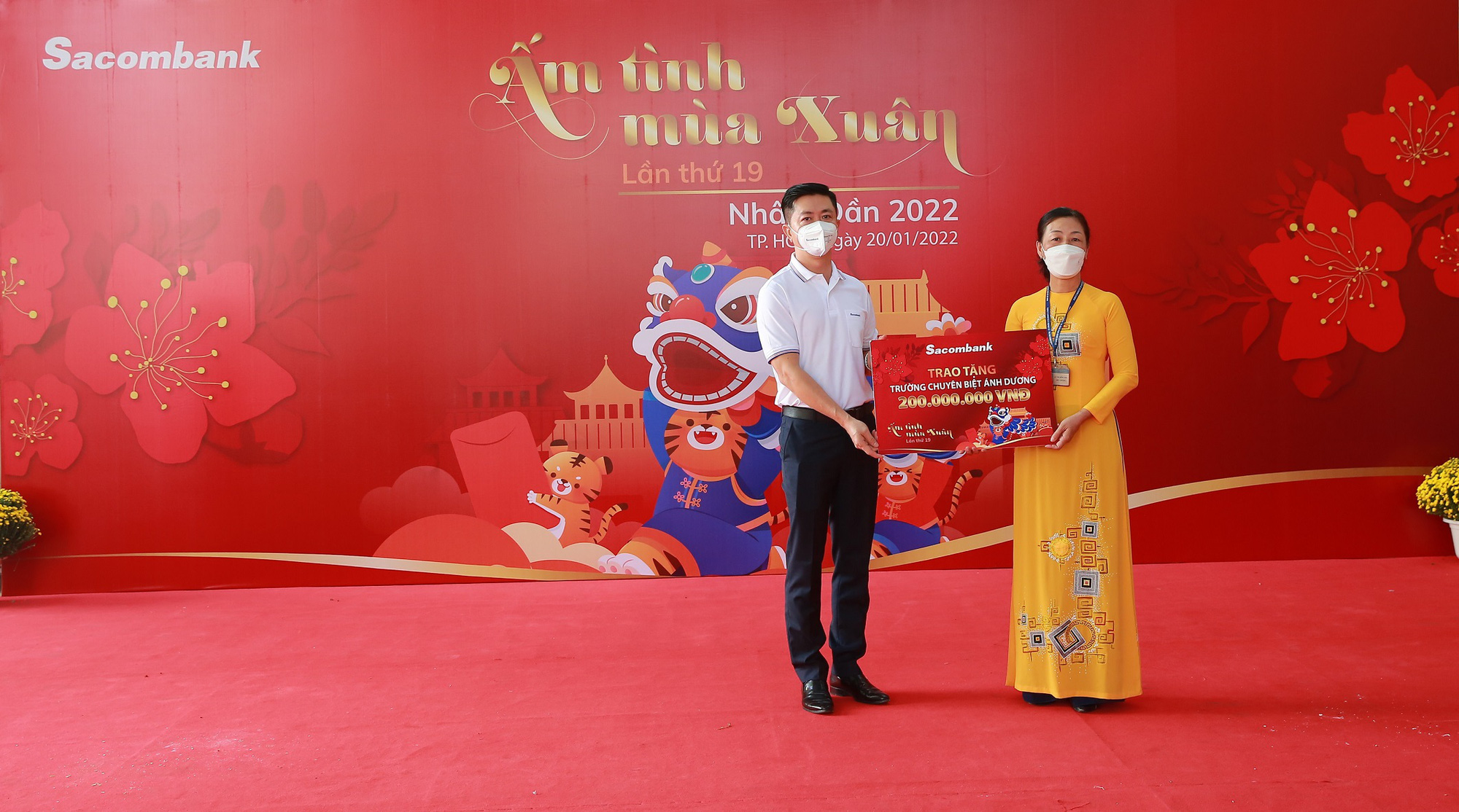 Sacombank lan tỏa yêu thương - "Ấm tình mùa Xuân" lần thứ 19