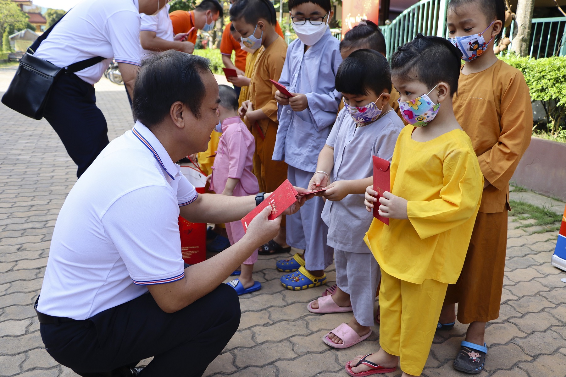 Sacombank lan tỏa y&ecirc;u thương - Ấm t&igrave;nh m&ugrave;a Xu&acirc;n lần thứ 19 - Ảnh 2.