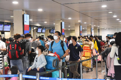 25 chuyến bay từ Tân Sơn Nhất cất cánh chậm do sương mù tại Nội Bài