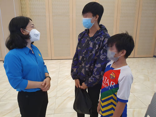 Tết ấm nơi đất khách