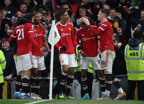 Man United đua top 4 với "tứ hổ tướng" London