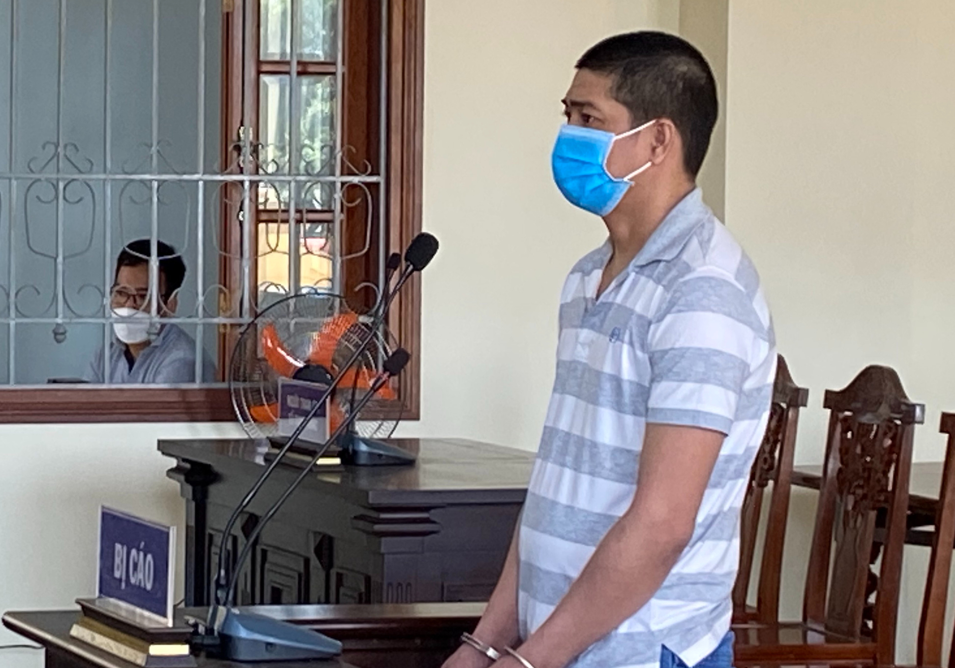 Gã thợ sơn ra tay tàn độc với người giúp việc và chủ nhà