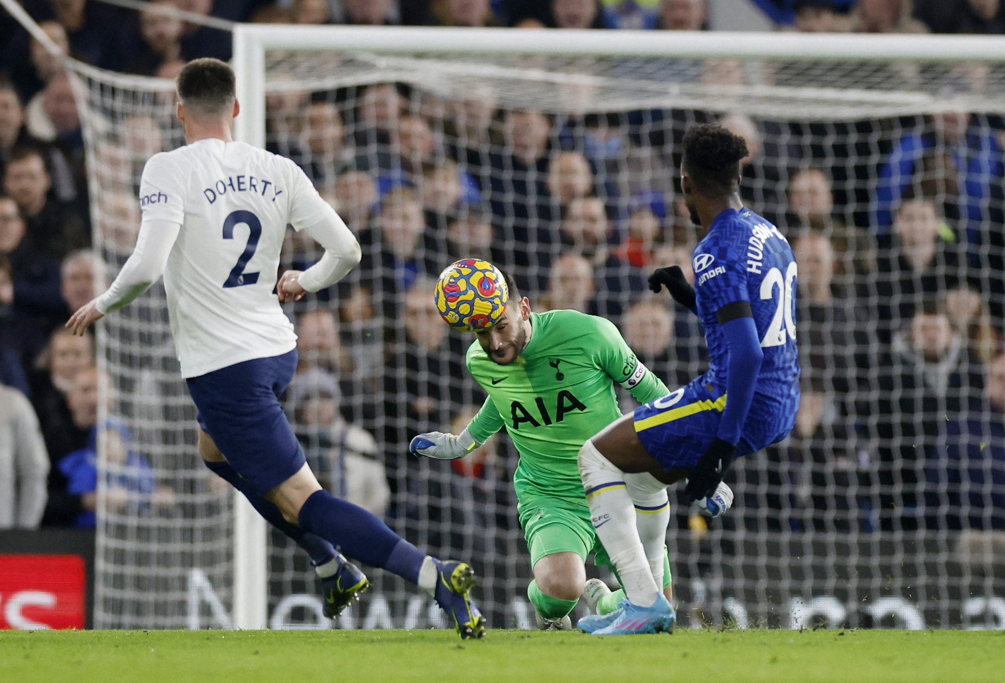 Tottenham thua ngỡ ng&agrave;ng, Chelsea thăng hoa tại Stamford Bridge - Ảnh 7.