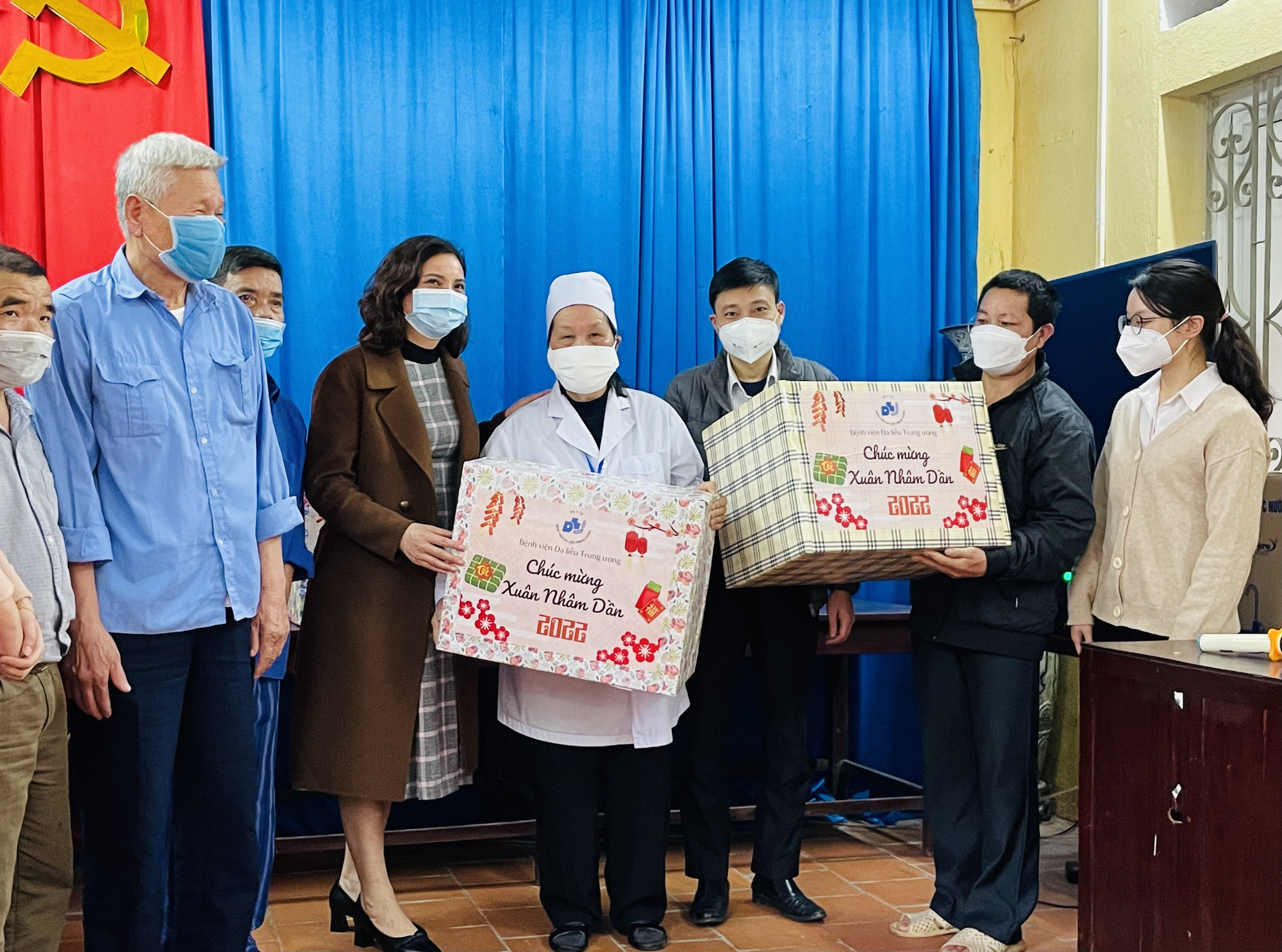 Mang &ldquo;Tết ấm&rdquo; về với bệnh nh&acirc;n phong Bắc Ninh - Ảnh 1.